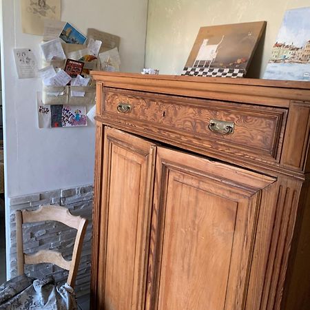 gîte les petits poissons verts et massages La Jarrie Extérieur photo