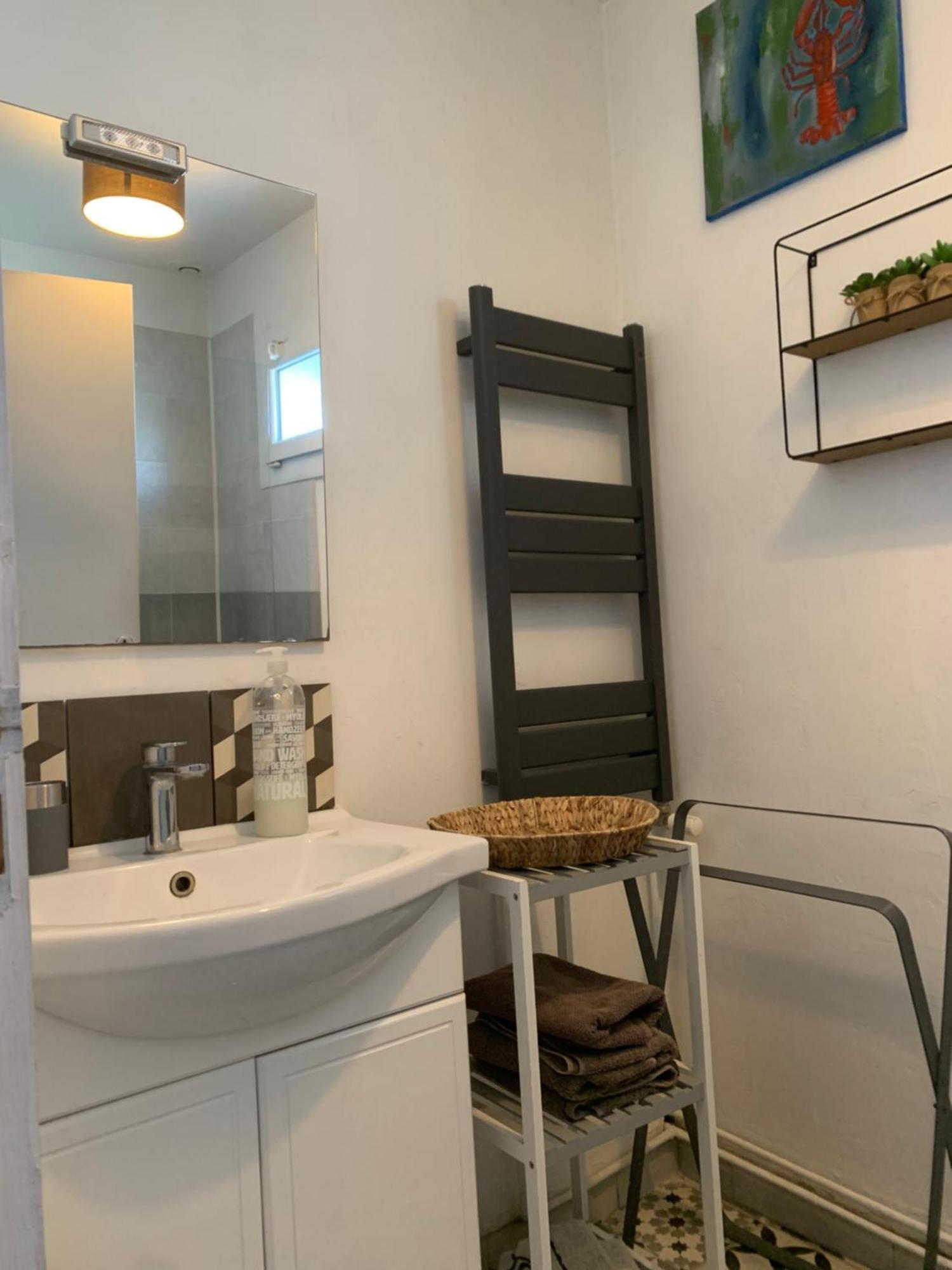 gîte les petits poissons verts et massages La Jarrie Extérieur photo